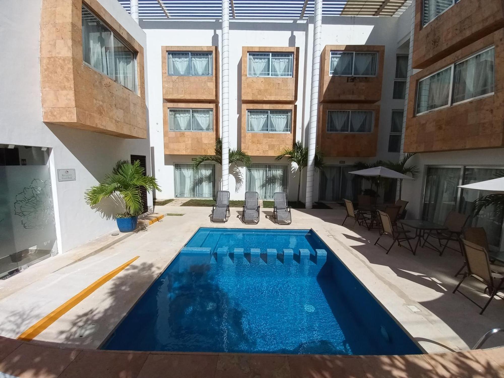Hotel Villas Segovia Плая-дель-Кармен Экстерьер фото